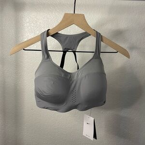S (D-E) Grey Nike Sports Bra MSRP$55